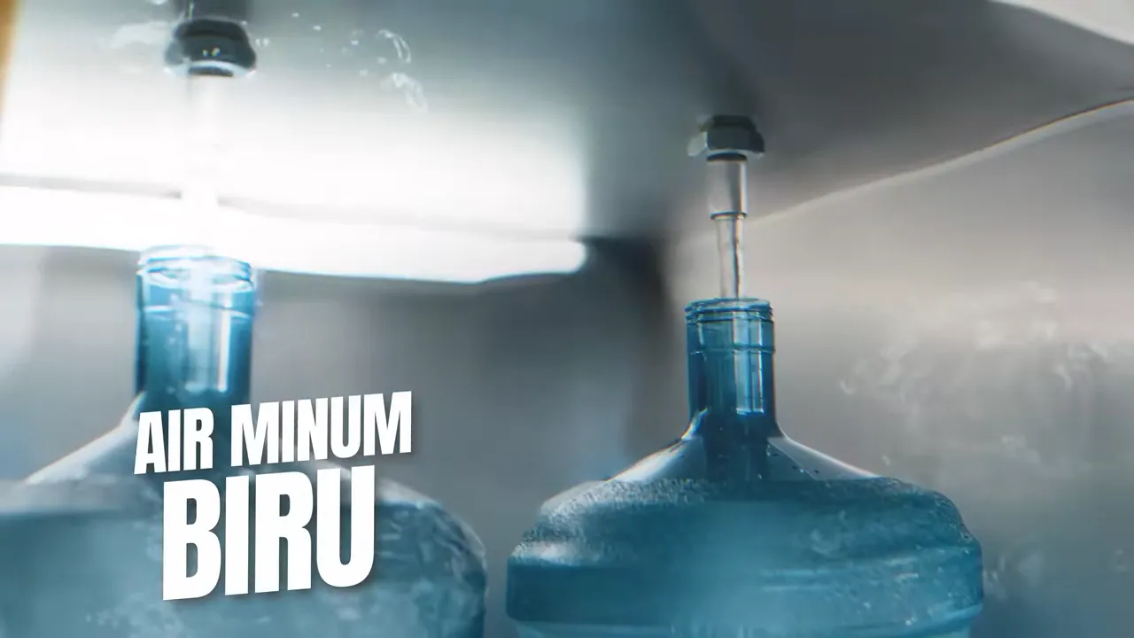 A frame from the Air Minum Biru Pilihan Juara digital film