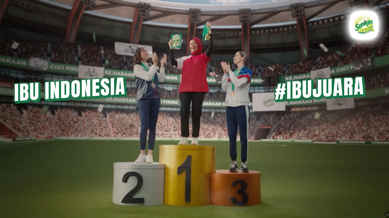 Mother celebrated with the energy of an athlete in the Sunlight campaign