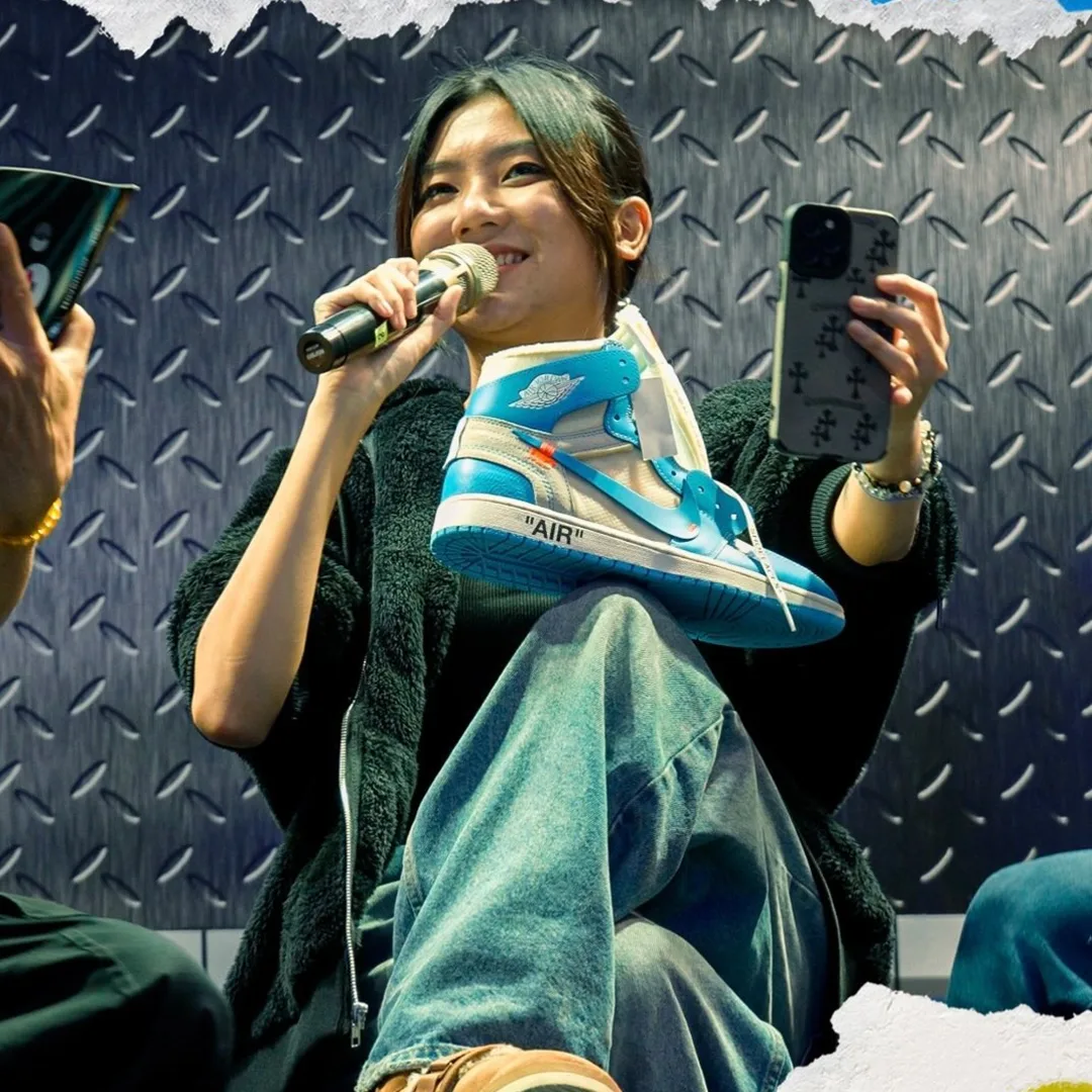 Dealdulu is the first live bidding app in Indonesia who gather all the important collectors of cultural items and have t